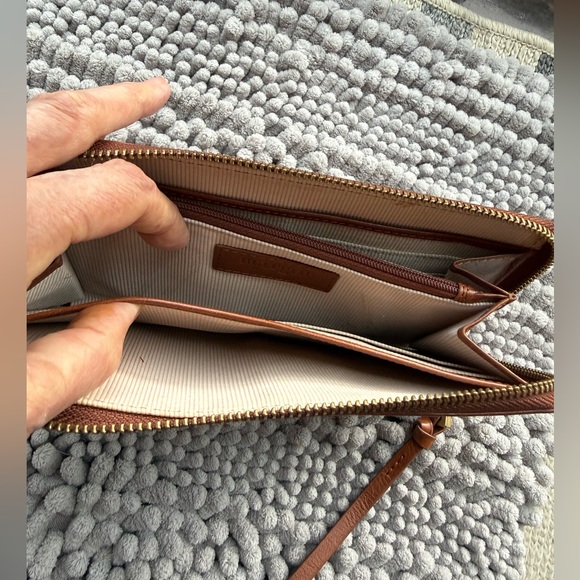 Margot New York Gabby single zip around wristlet, EUC, front slip,goldtone pull - Picture 10 of 13